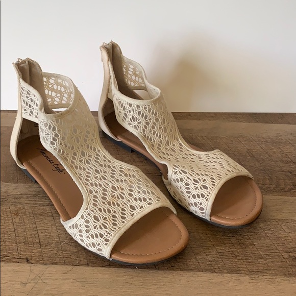 American Eagle By Payless Shoes - American Eagle} Cream Eyelet Sandals